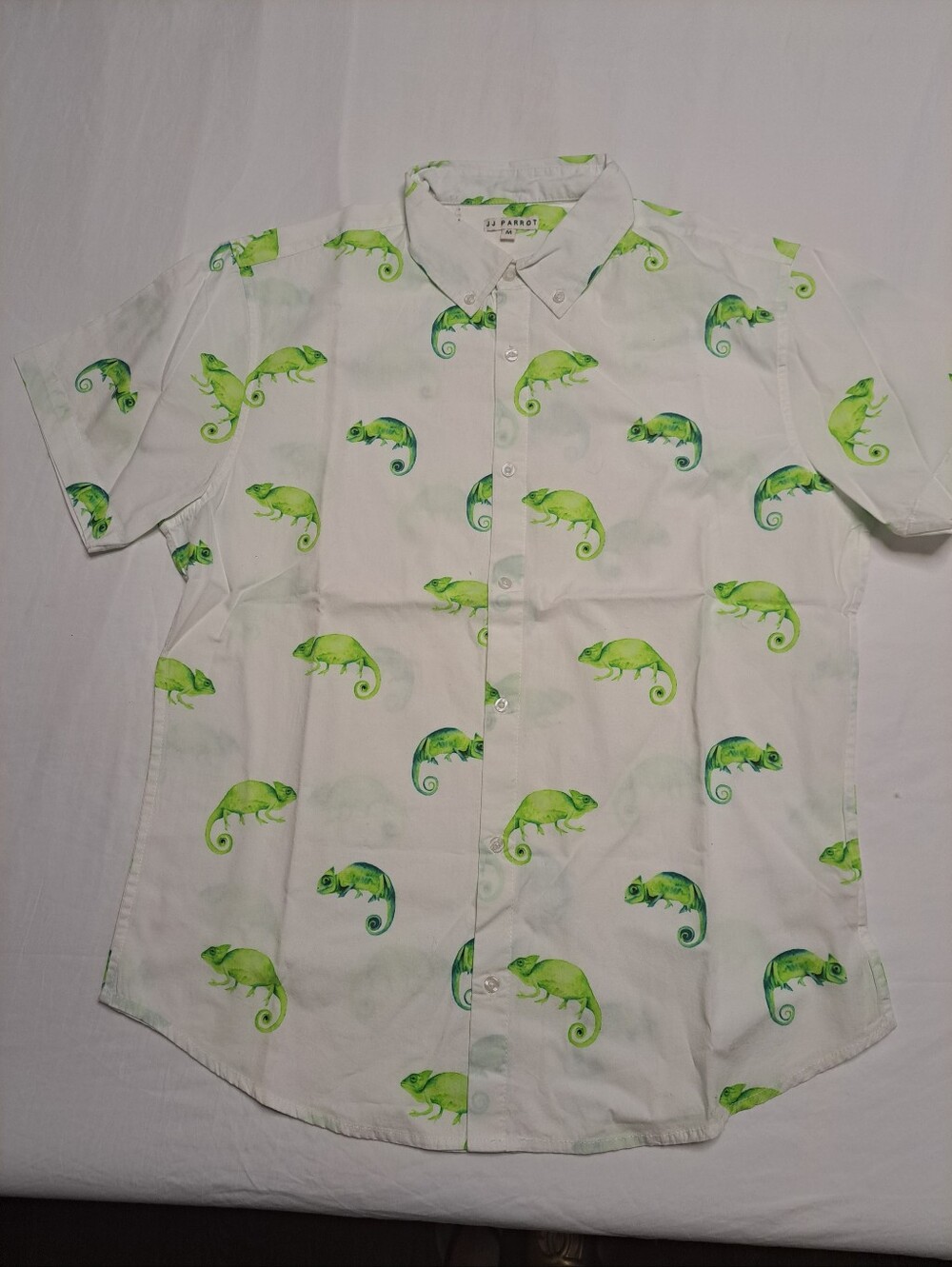 (NWOT) Chameleon Print Short Sleeve Button-Up Shirt - White & Green